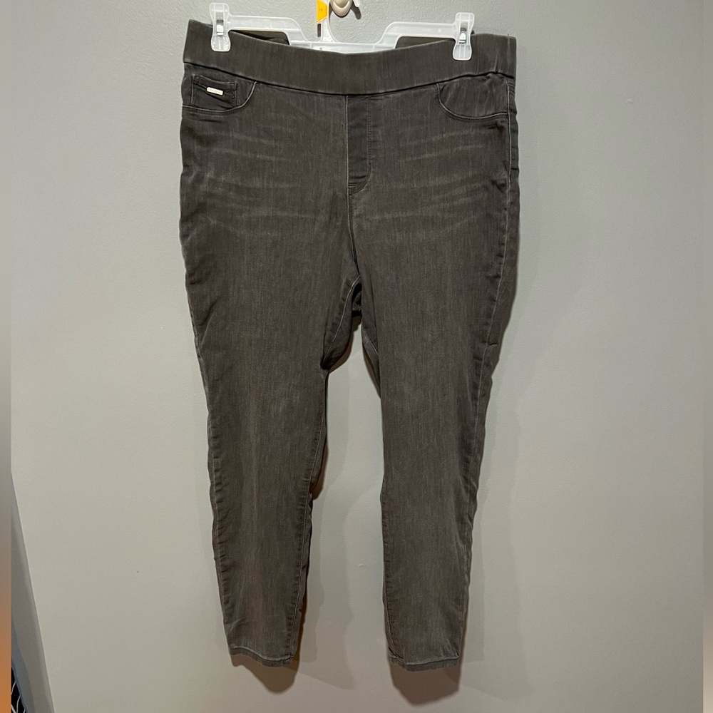 Nine West charcoal black size 16 pull on jeans